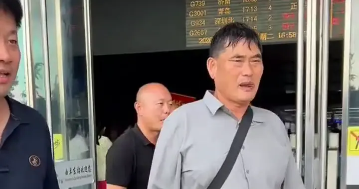 被举报困扰的“大衣哥”朱之文：每场演出都悬着，随时可能被取消