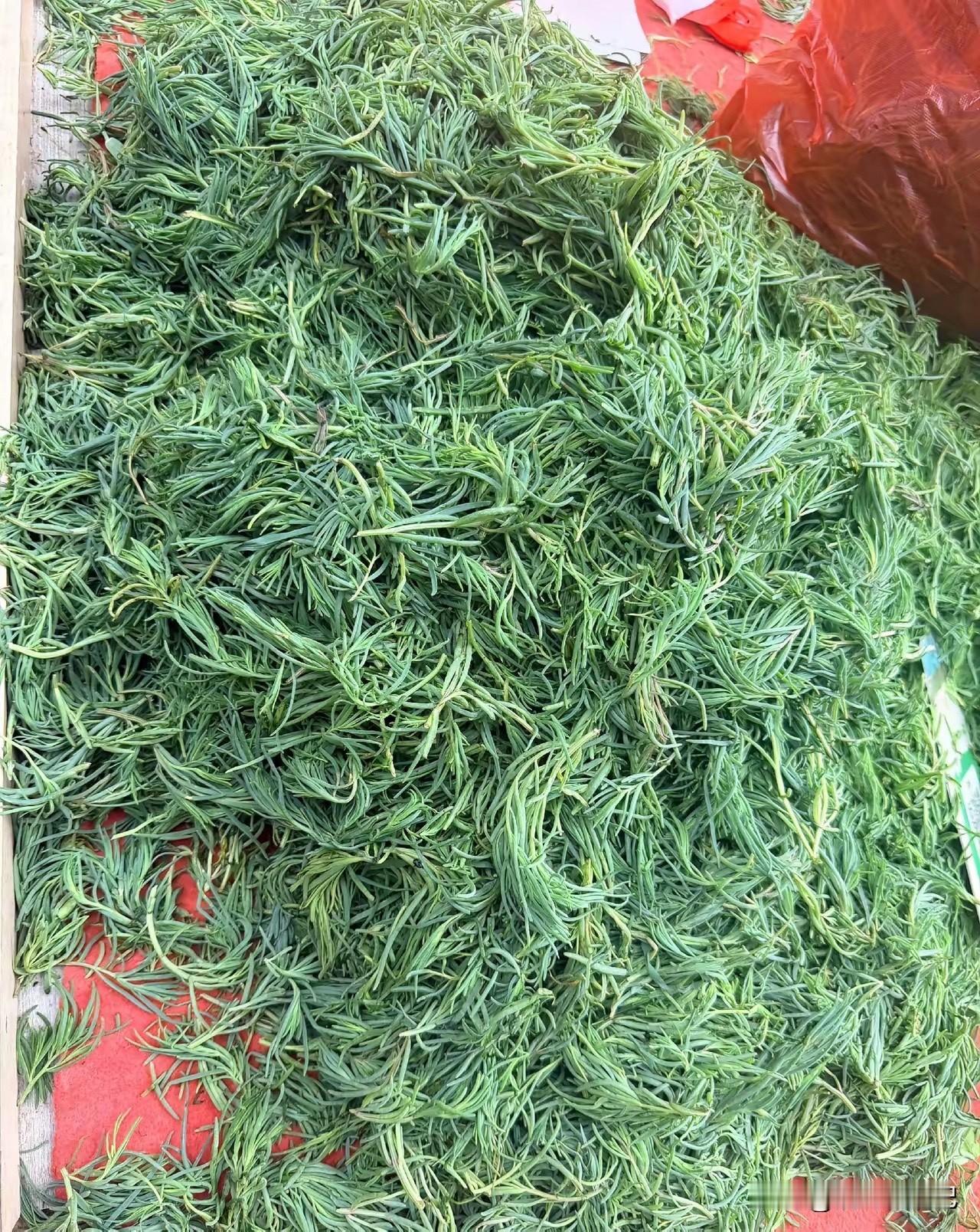 我想看看，有多少人没见过这种菜。
