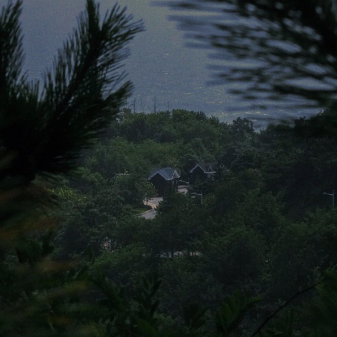 有些东西我迟来一会儿便不属于我了。｜刘亮程《一个人的村庄》 ​​​