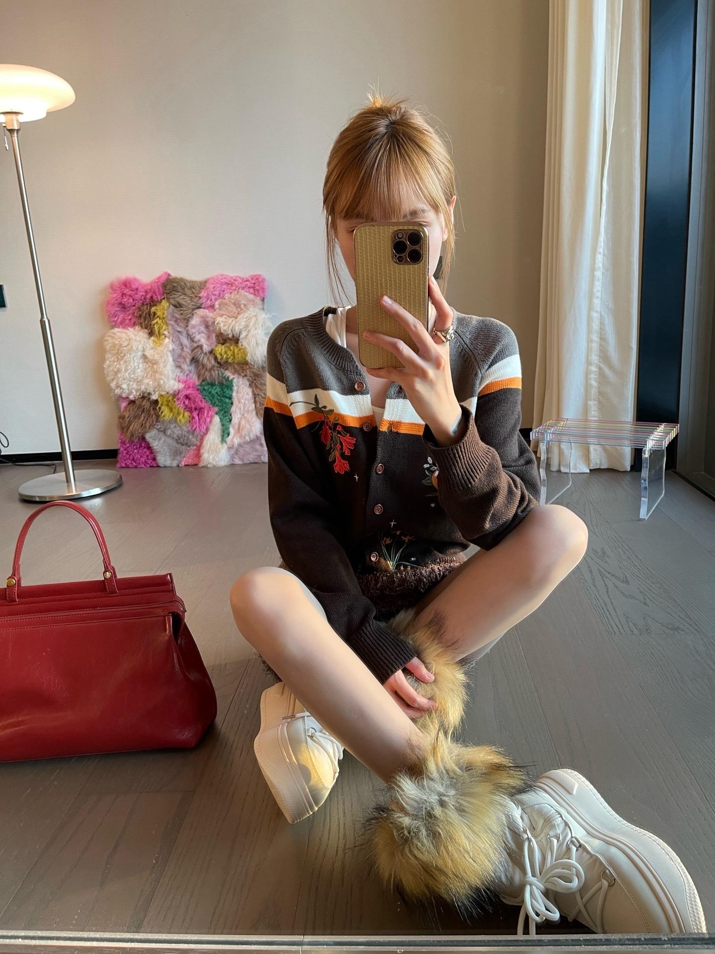 近期状态：拍了照不想发 买了新衣服也囤着不穿