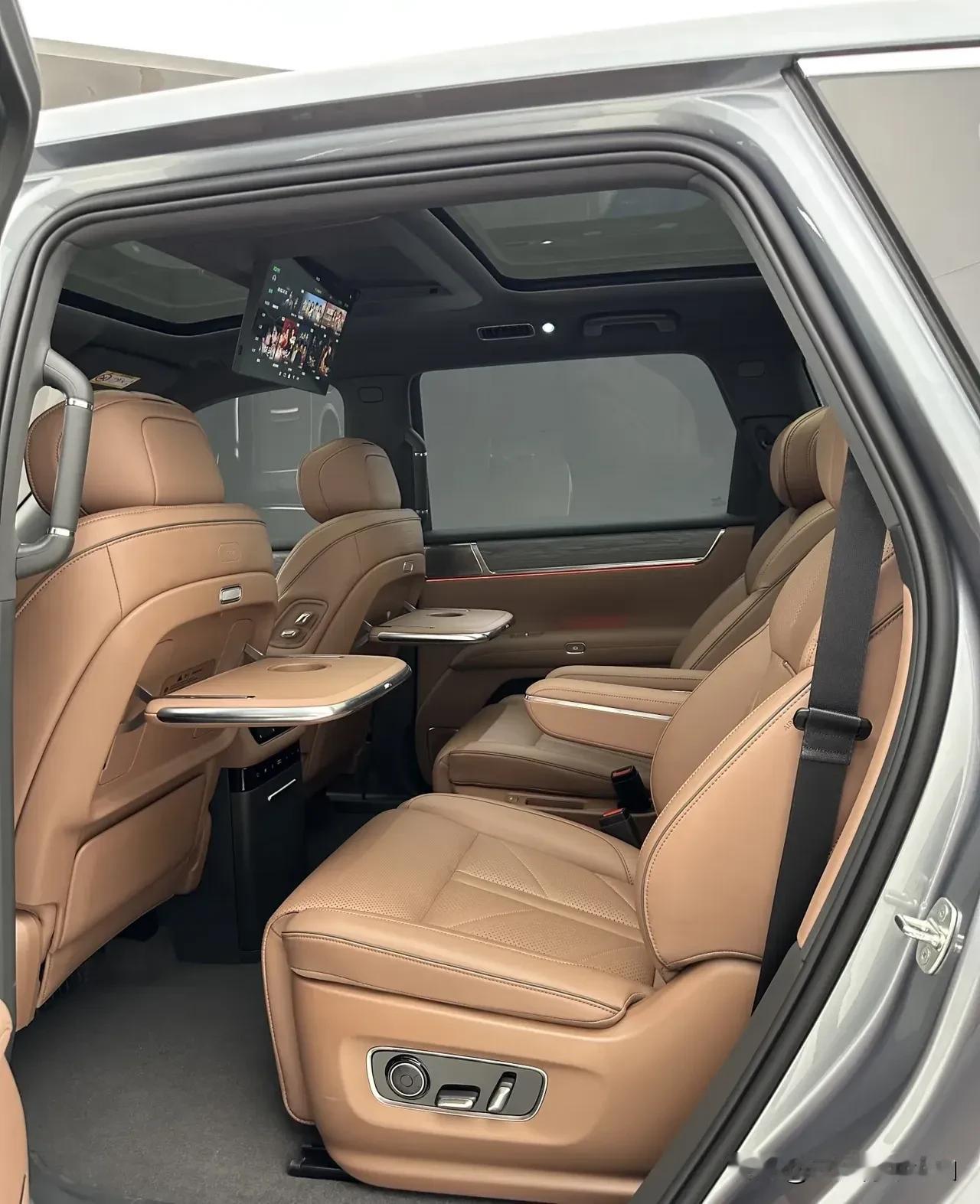 华境S全球首秀还标配华为乾崑，这配置简直太顶了！作为“532”全尺寸SUV，车长