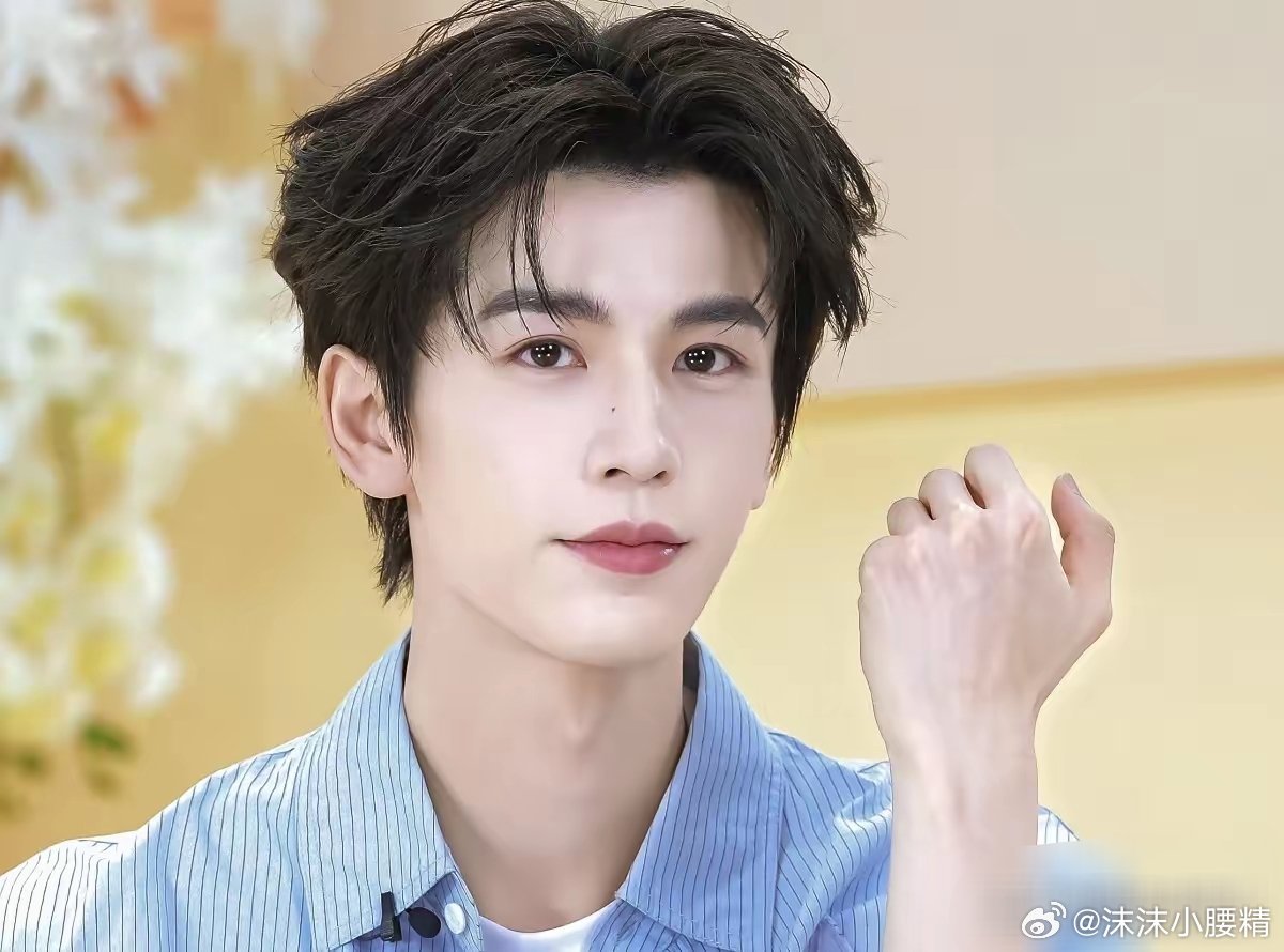 张凌赫，高调发言！6月22日，演员张凌赫突然冲上了热搜，让人没有想到的是，这次爆