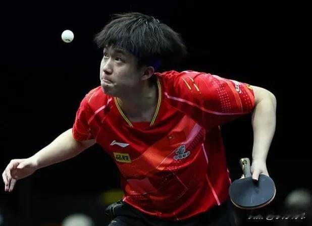 釜山世乒赛首战对战比利时男乒，国乒还是让樊振东担任第一单打，可为何就能让王楚钦负
