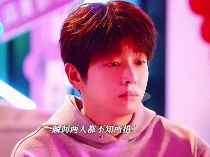 他的计划是自杀。
用一个亿的预算，执行一场华丽的、必败的商业自杀。
结果，他最锋