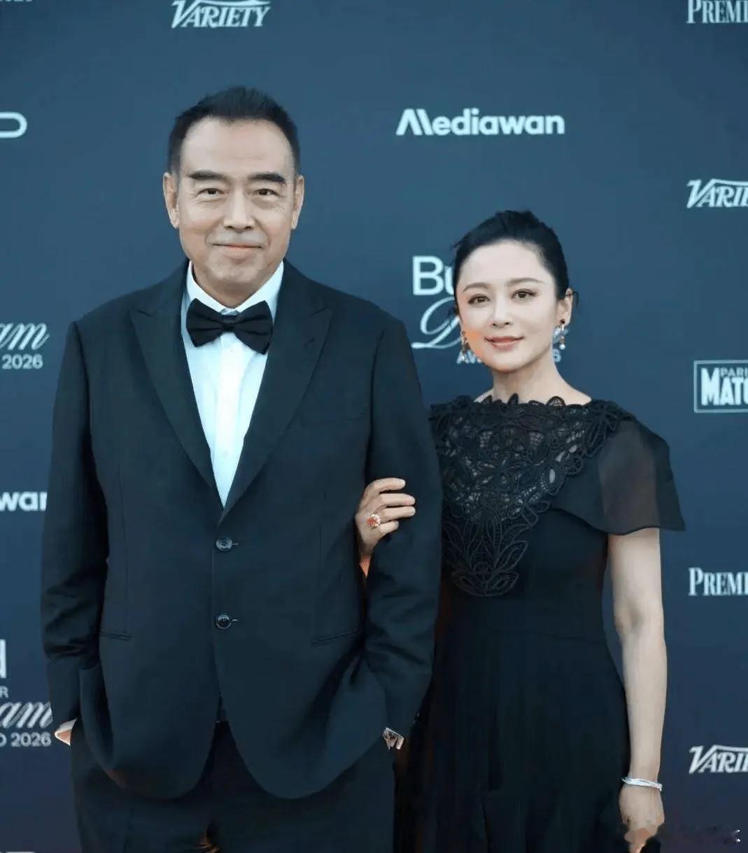 我严重怀疑， 陈凯歌当年娶陈红， 不是看上了她的美貌， 也不是看上她的演技， 而
