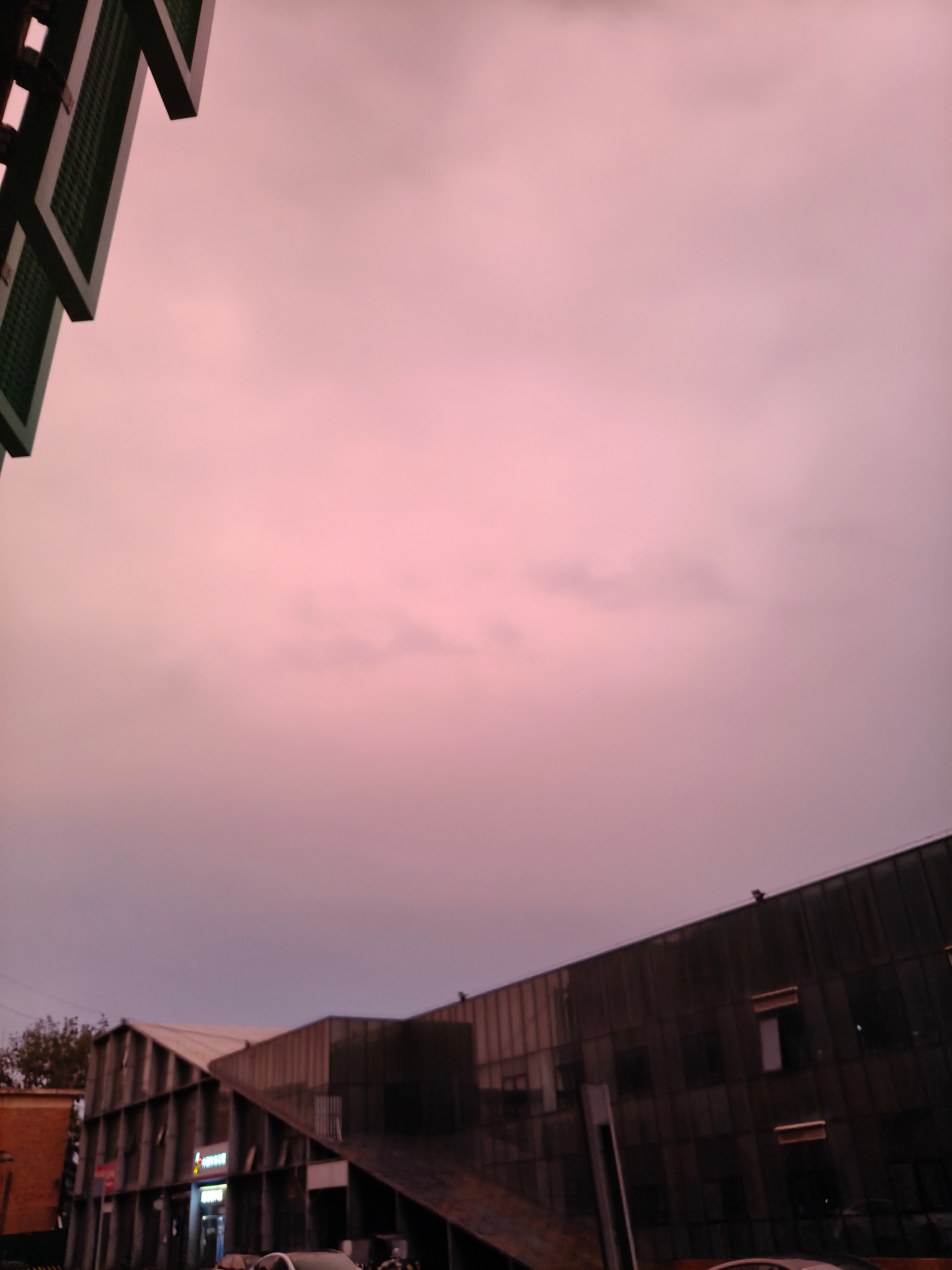 北京暴雨预警的晚霞 ​​​