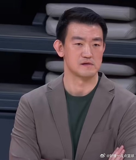 拼到最后一秒，深圳男篮虽败犹荣，这股血性值得所有球迷鼓掌！今晚的深圳男篮，把“打