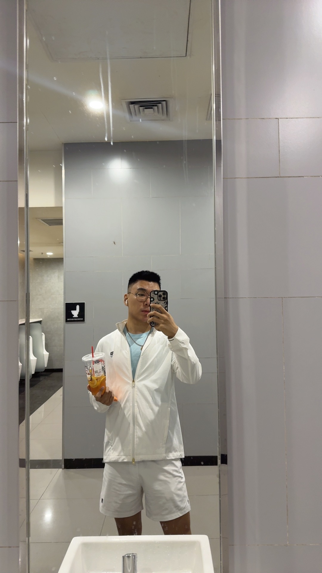最近喜欢上了一款烤红薯条。每天健身晚都想去买，结果都卖完了，已经连续五天了。今天