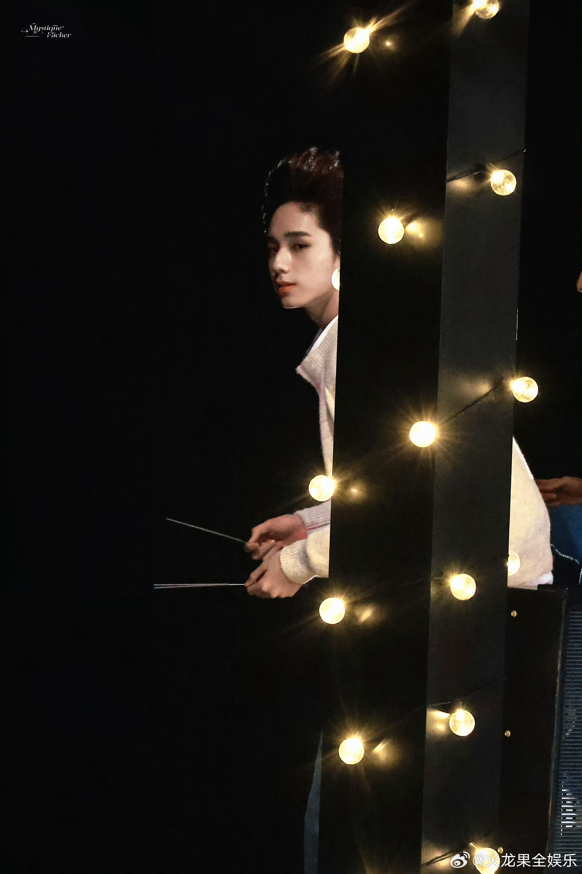 王橹杰依旧惬意王橹杰终于营业了 好久不见小噜噜~王橹杰终于发微博啦，在三亚肯定玩