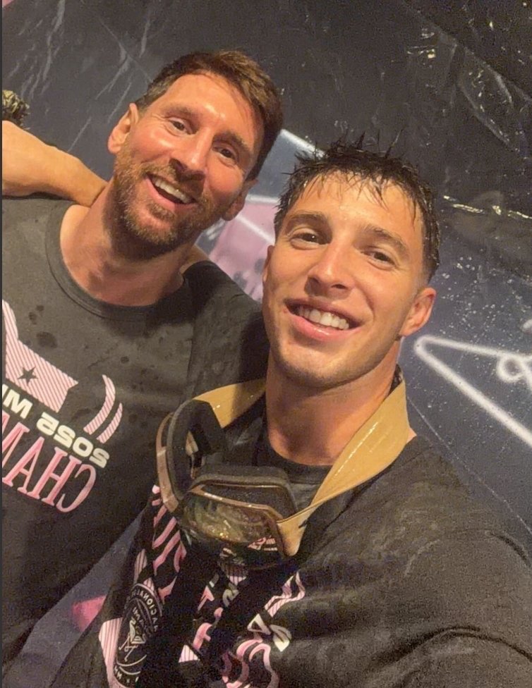 夺冠后一些赛后合影📷🏆迈阿密国际首夺总冠军迈阿密国际vs温哥华白浪梅西季后赛