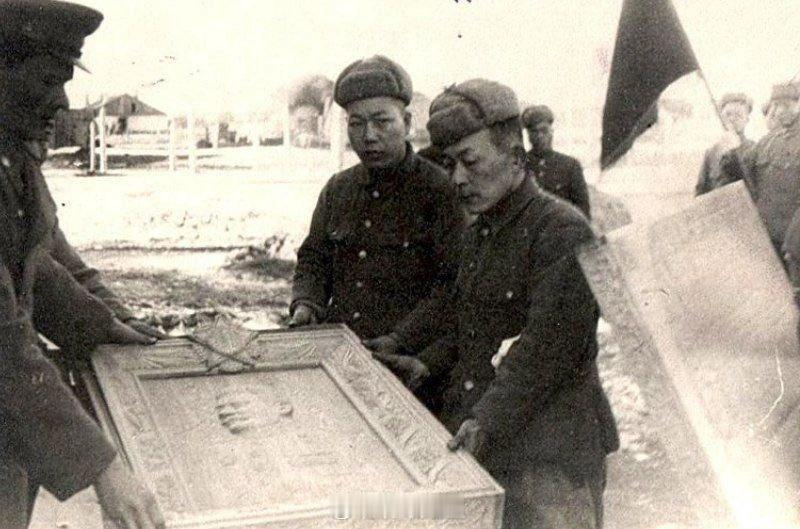 1946年日本战俘在劳改营里制作的斯大林肖像浮雕，上交给战犯管理部门 ​​​