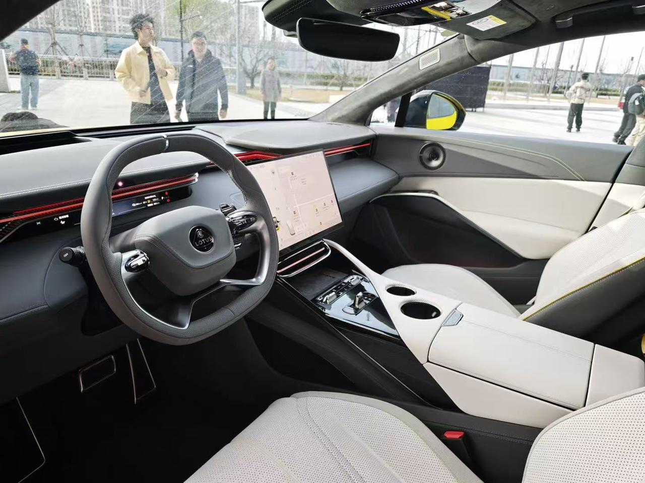 50.8万起步的莲花For Me，你ok吗？
这次For Me合共两个版本
分别