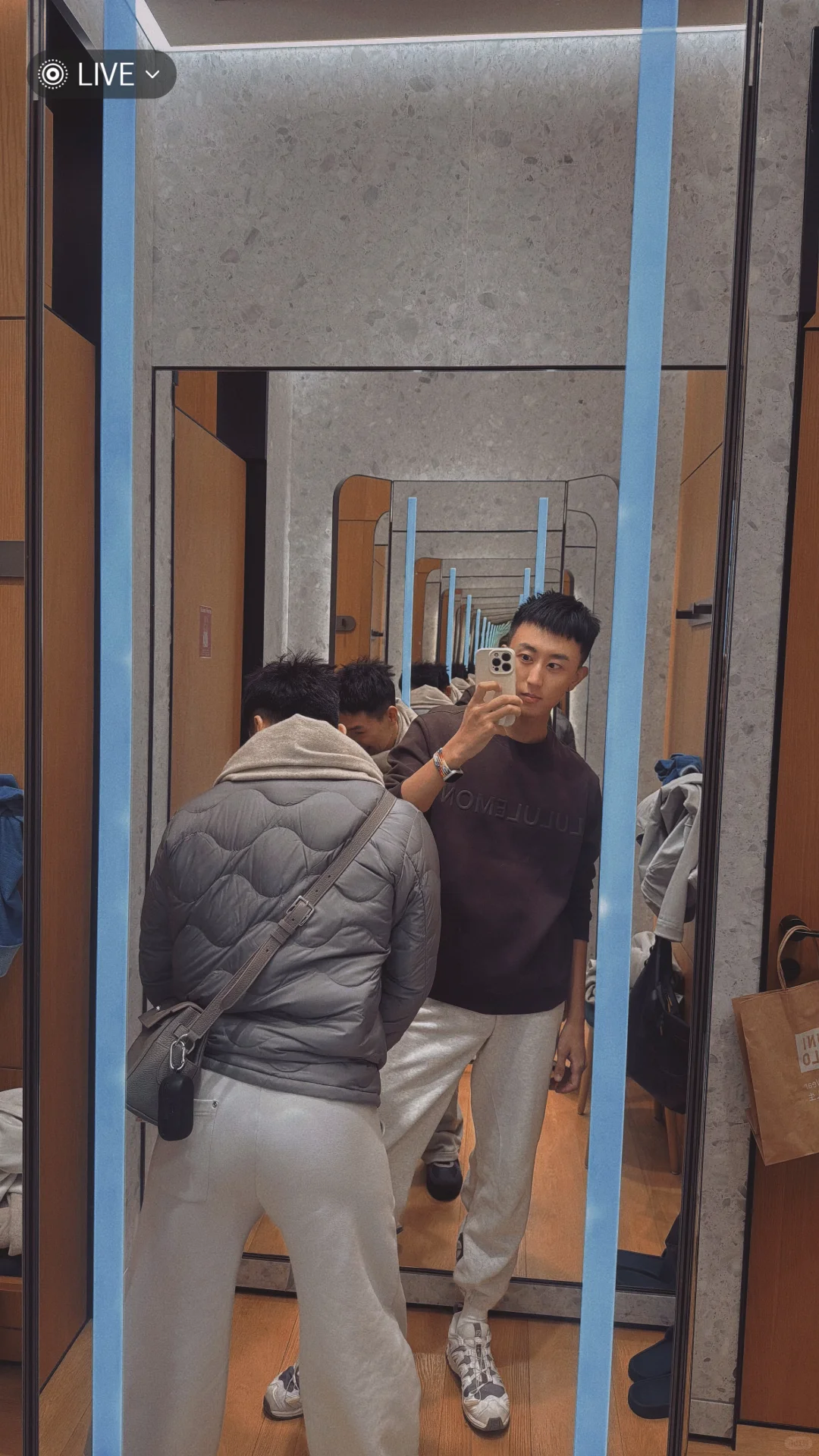 周末约起1️⃣个哥们儿逛个街！