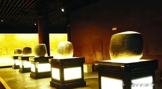 1948年底，蒋介石败走台湾，因为飞机超载，只得丢下10块大石头，没想到，这10