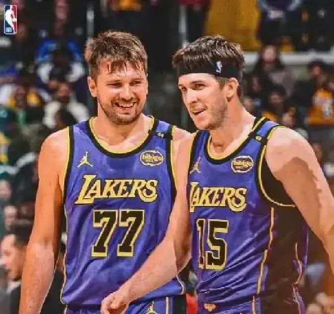 夏天赶紧把里弗斯交易了吧。
 
28分的得分看着光鲜，湖人后卫线防守效率却联盟垫