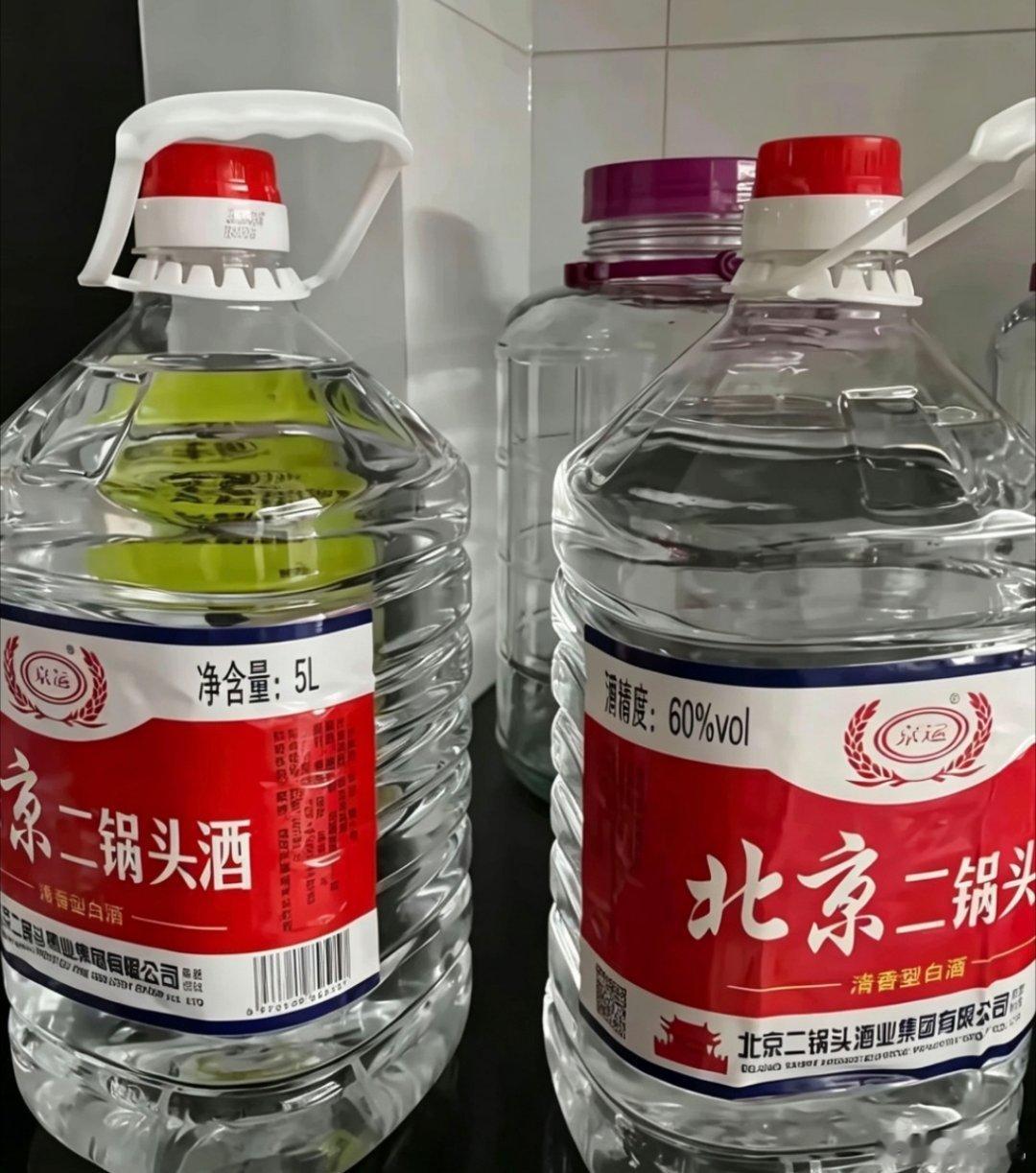 巴威台风要来了…跟风冲超市囤饮用水…看着大桶透明塑料桶随手拎了两桶结账…回家准备