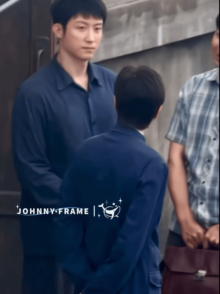 黄景瑜于和伟同框秒变乖巧 谁懂！内娱荷尔蒙担当黄景瑜碰上于和伟，瞬间化身乖巧顺毛