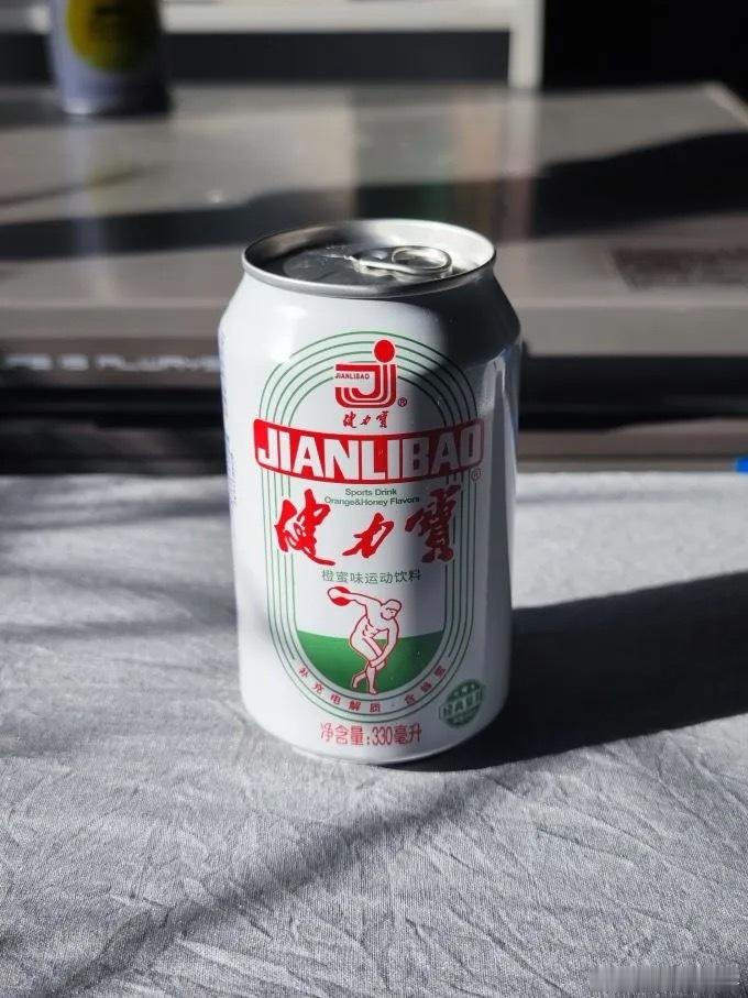 1.9元汽水为何会引发廉洁争议真没必要这么干，送1.9的汽水，就跟见面发根烟、发