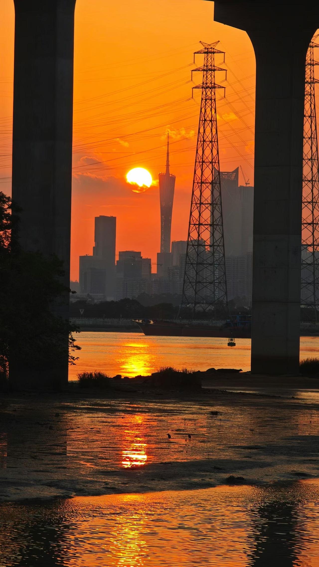 锣鼓擂响千帆竞，碧浪飞舟耀珠江。由广州市人民政府主办的         2026