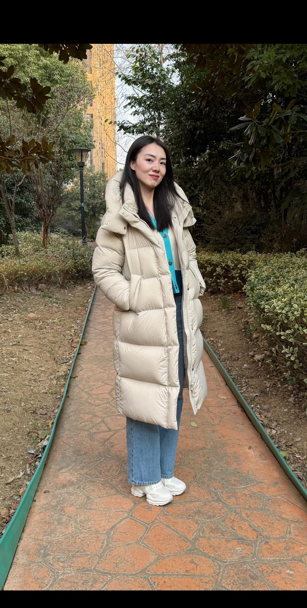 后来你会发现，能治愈你的是睡觉，是美食，是动物或者金钱，但绝不会是另一个人类。