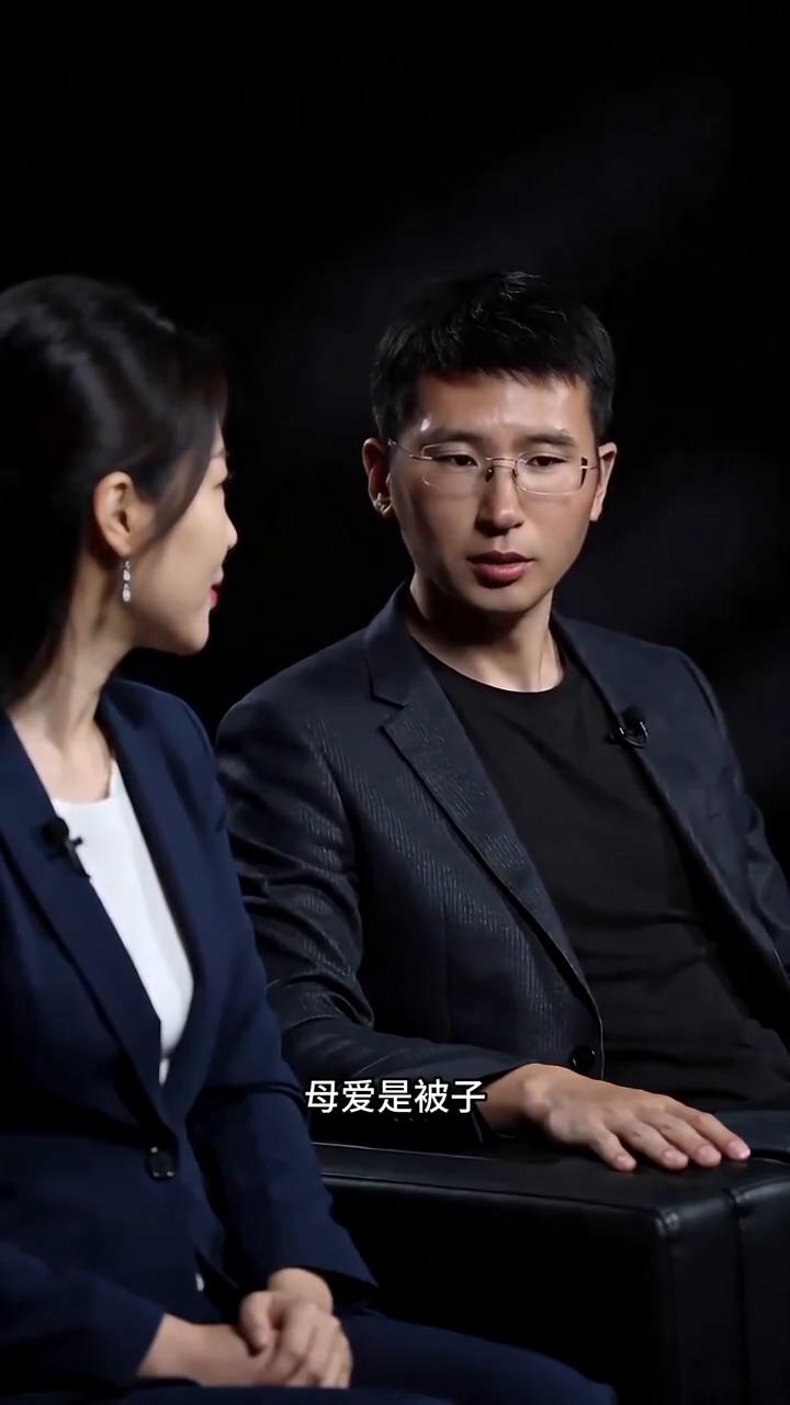 母爱和父爱有什么区别？母爱是被子，父爱是屋子。世人只知被子的温暖，却不知头顶的屋