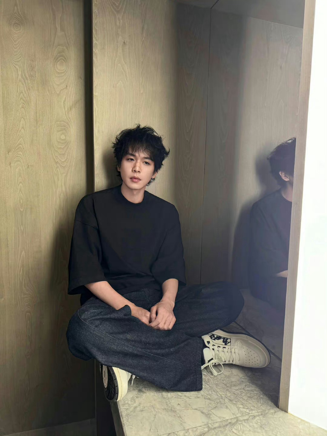 #偶遇张若昀对着自行车鞠躬##张若昀[超话]#好抽象好好玩的张若昀，给自行车鞠躬