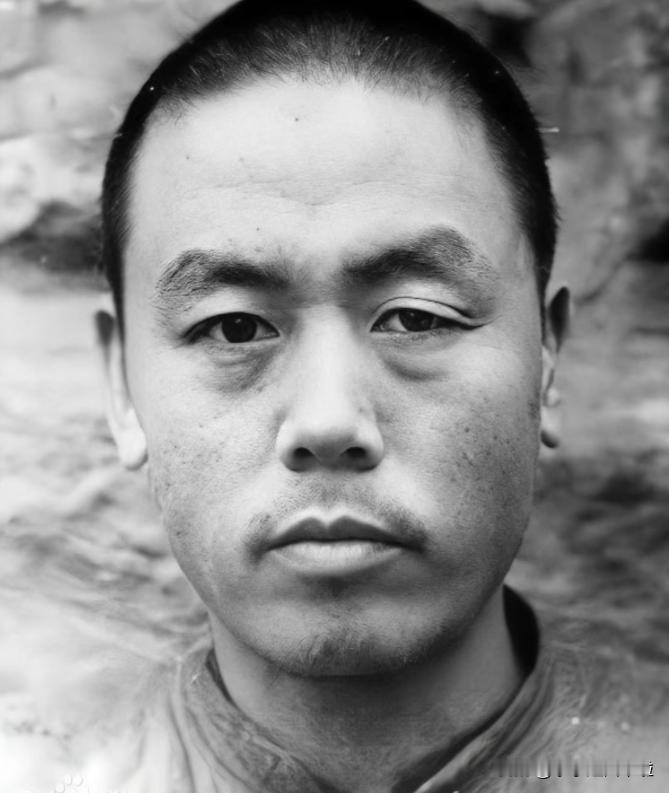 1955年，农民杨大发和妻子吵架，争吵中，妻子突然大喊：“你再说，我把你的黑历史