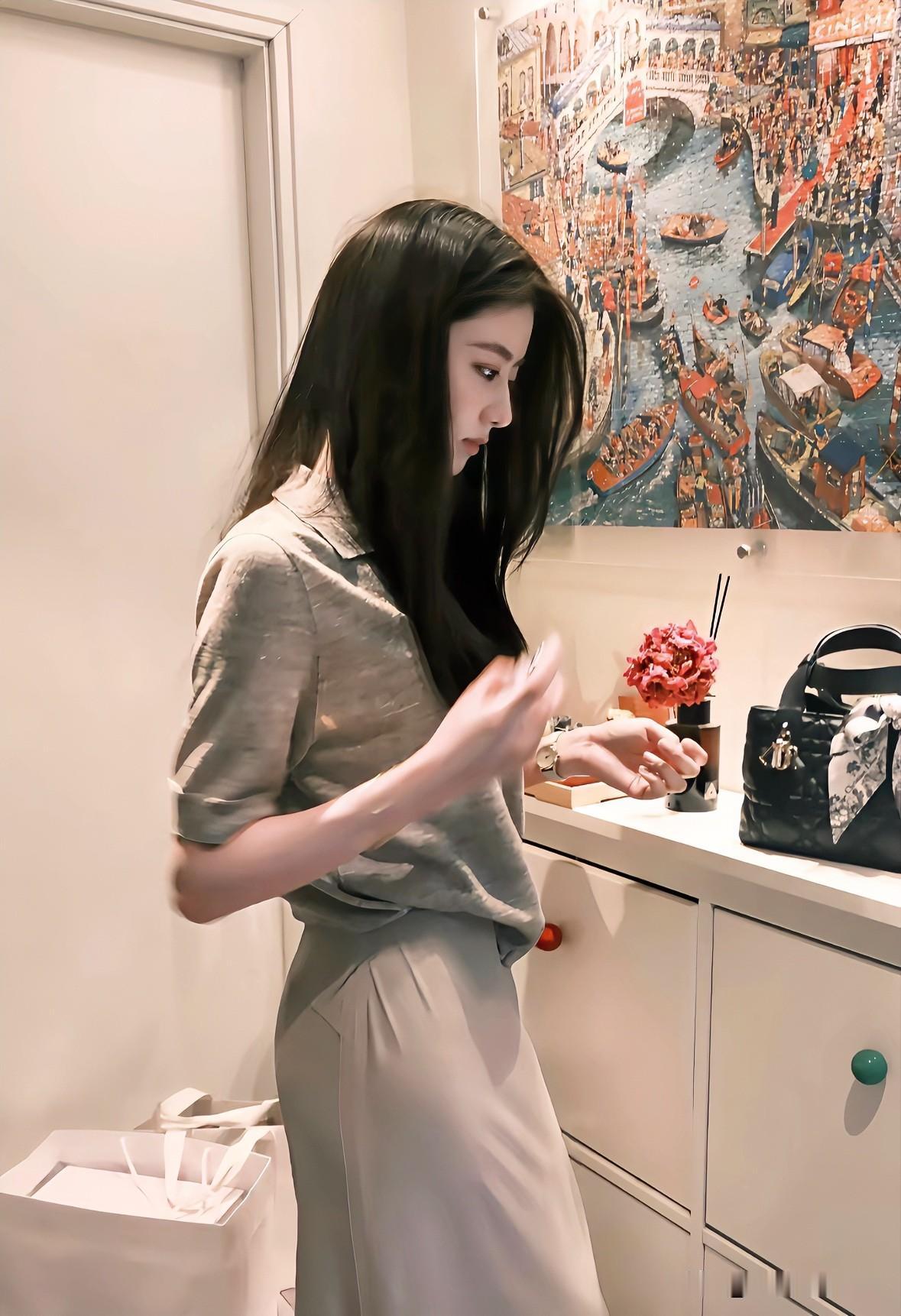 女人怎样穿搭，更显气质