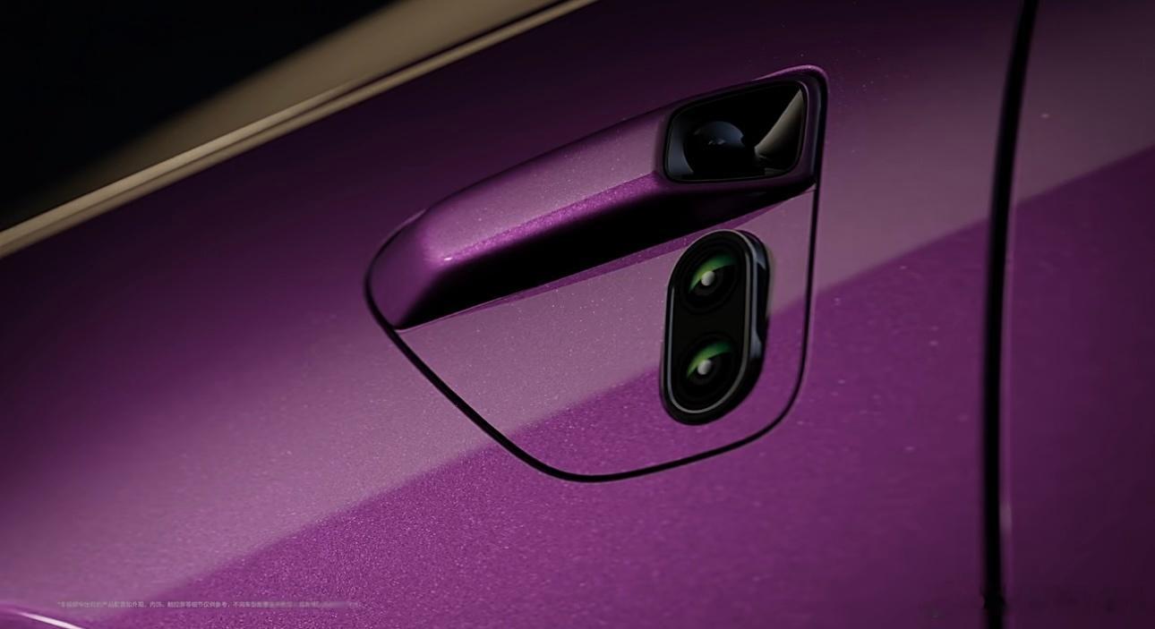 全新一代理想L9官宣了，几个重点：1.全新一代L9前脸小蓝灯变成贯穿式蓝灯2.侧