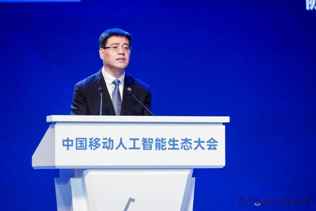 以前电工师傅得多辛苦啊，大半夜的也得打着手电筒去巡线，一棵杆子一棵杆子地爬，又累