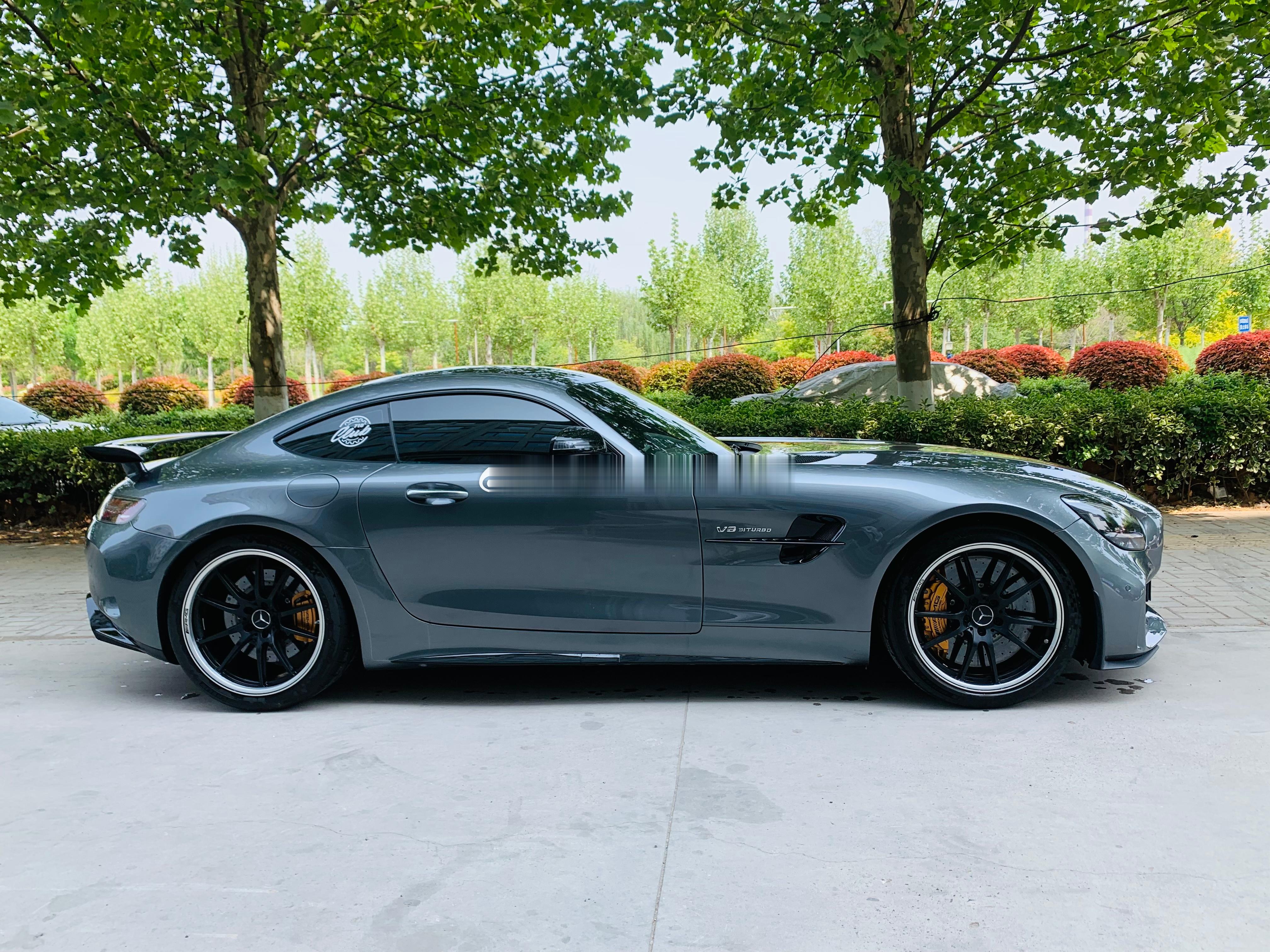 车友寄售专区｜AMG GT R（末期改款）车漆颜色：月光石灰内饰颜色：黑色（灰色