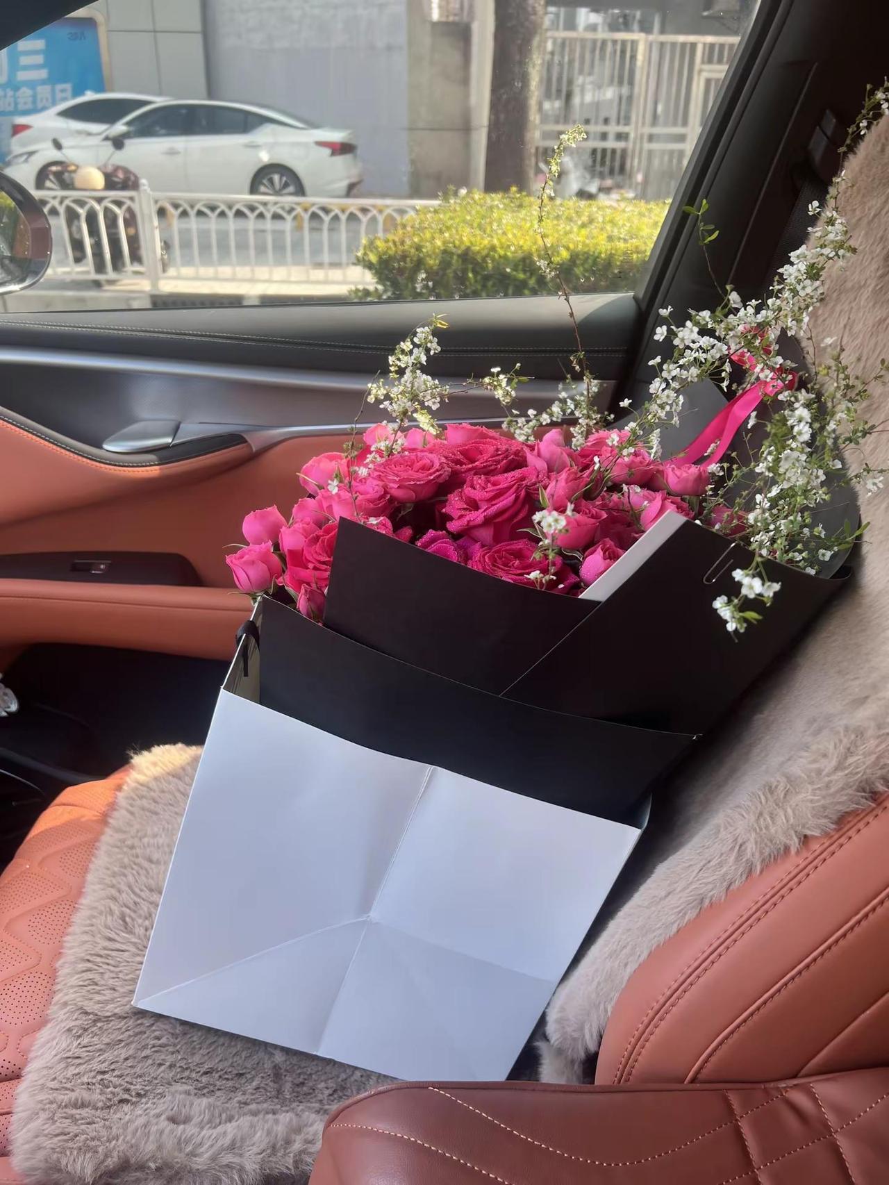 听说女人喜欢花~节日的仪式感还是要的！