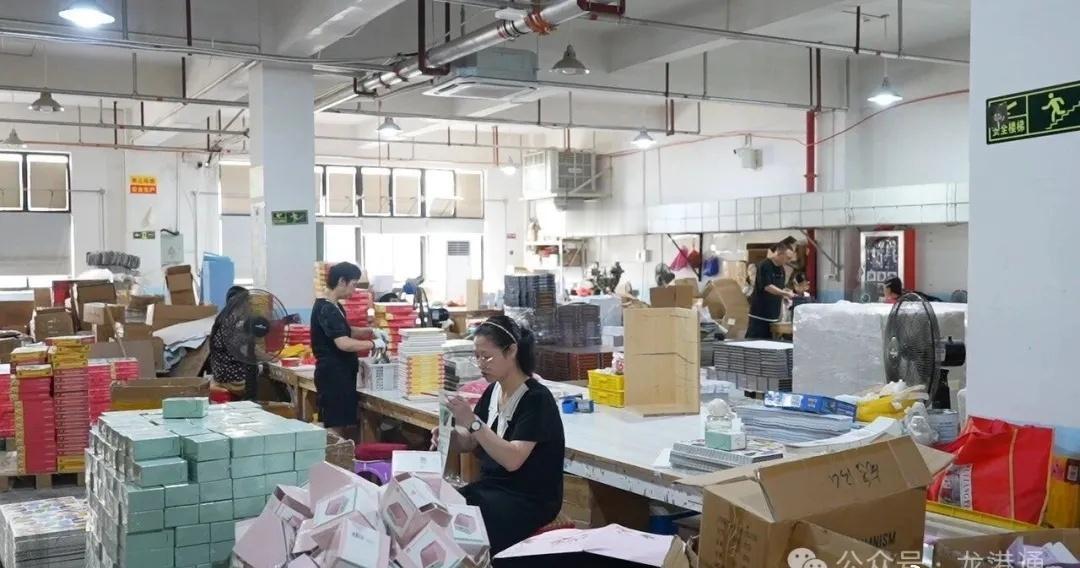 马力全开！龙港这些企业生产忙！ 我在龙港 临近新学期开学，文具用品迎来销售旺季。