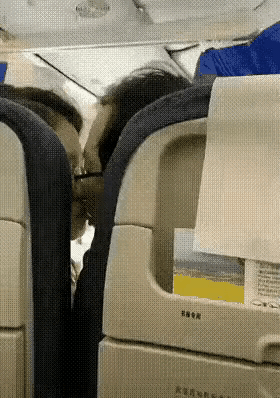 有人说，像这种如饥似渴又肆无忌惮的男女，百分之百是“奸夫淫妇”。

老夫认为，这