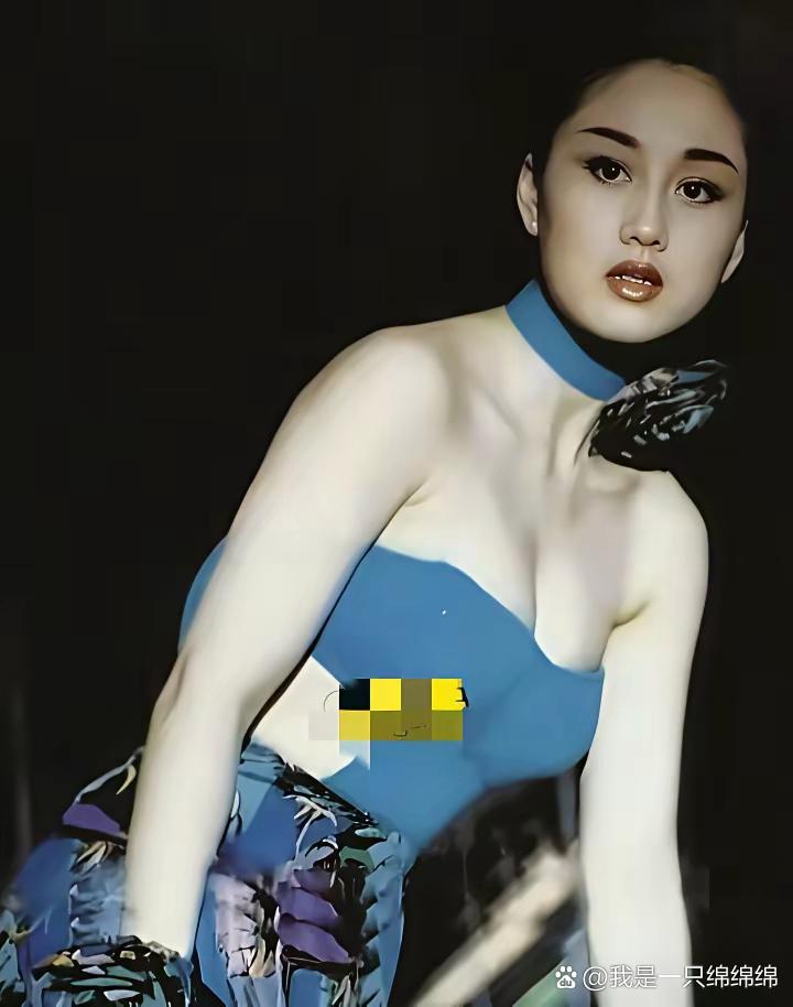 90年代，利智的一张留影，肤白貌美堪称人间尤物，难怪李连杰为之着迷 