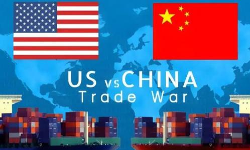 别看我们现在这么不待见美国，但是我们在心里面是不希望美国倒下的。
 
这件事听起