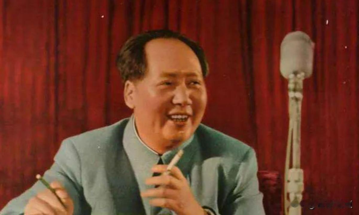 红烧肉没放酱油，武昌鱼不是现捞的，辣椒和苦瓜他总是一起吃。
程汝明师傅在毛主席身