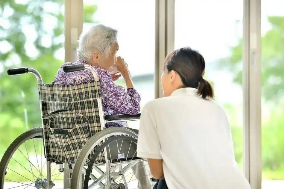 谁不想老了之后守着自己的老房子安度晚年？超过90%的老人给出了相同答案，养老从来