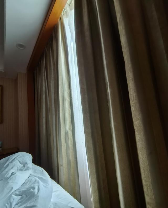 高考订酒店主打一个花钱买心安。虽然娃照样六点半早起，但离考场近、走路20分钟就到