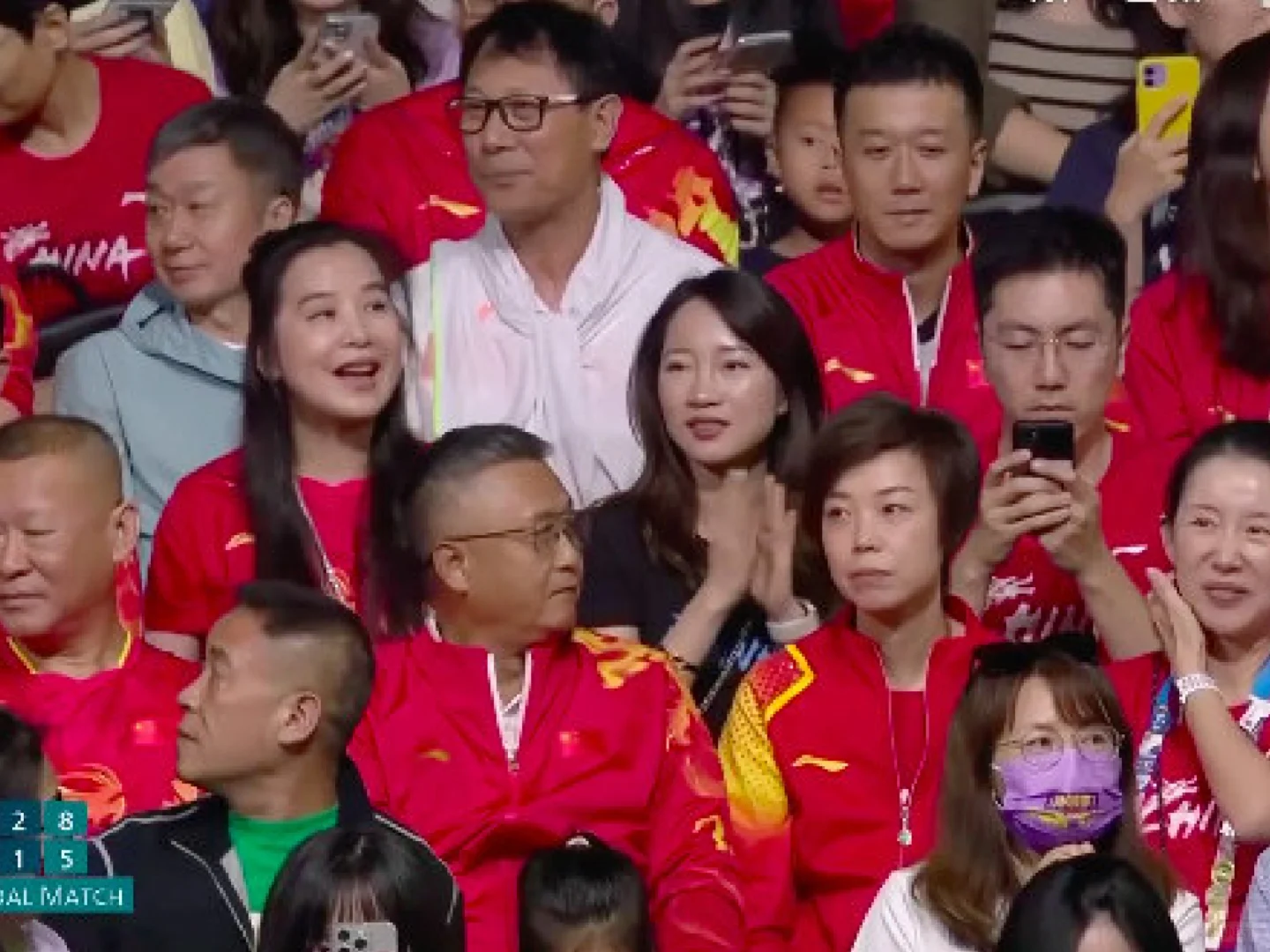 女单铜牌赛早田希娜vs申裕斌，张怡宁丁宁也在现场观赛！