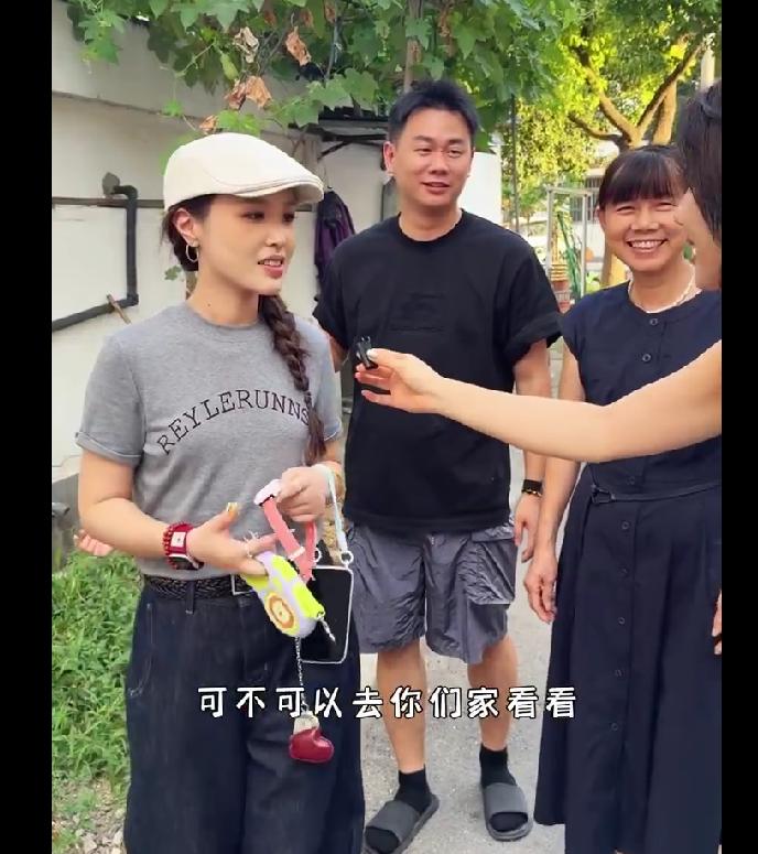 在上海寸土寸金的地段，套内39平的老破小，居然能集齐客厅、卧室、厨房、办公区还不