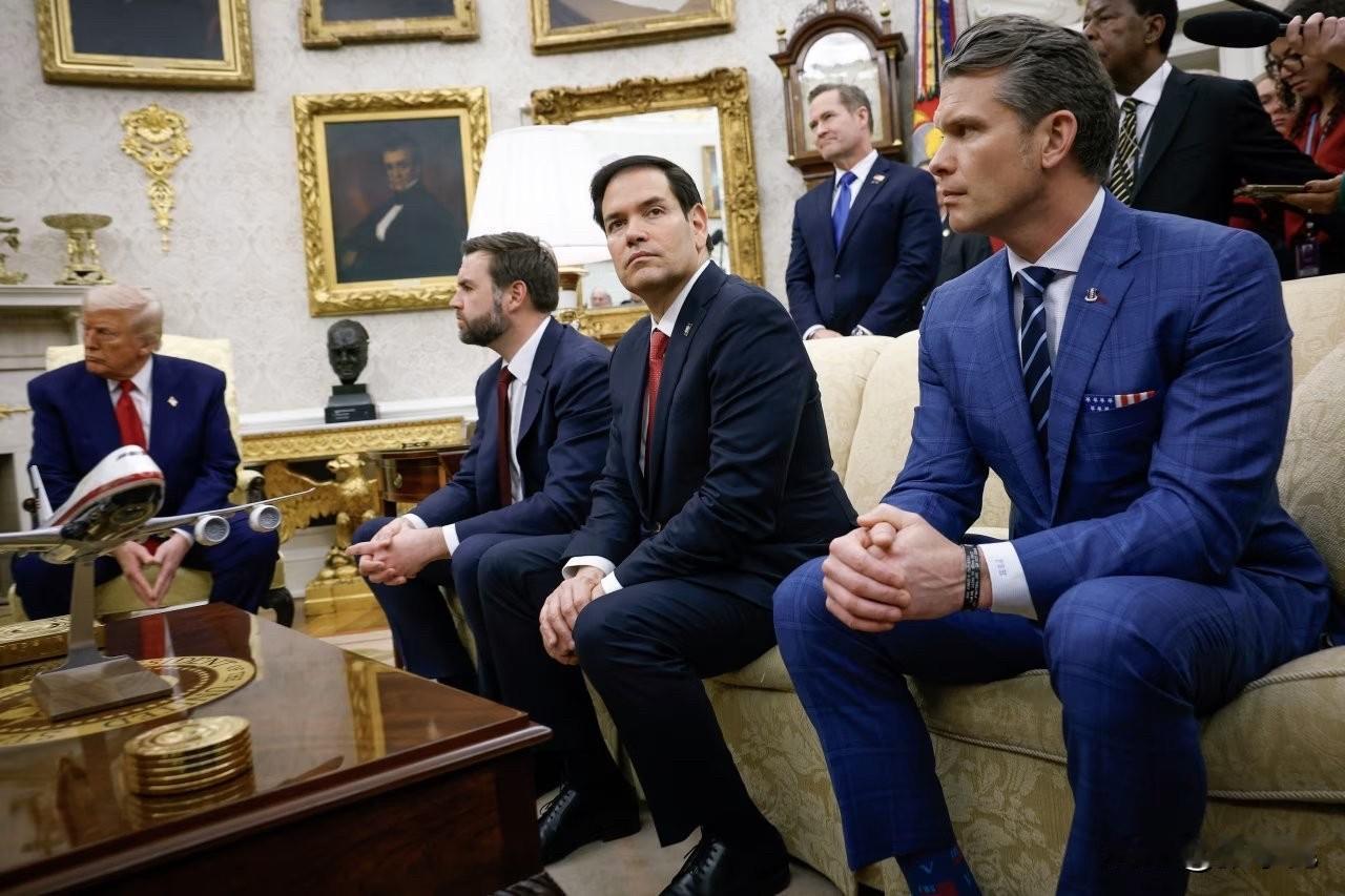 特朗普刚刚发文说：“伊朗并不想关闭霍尔木兹海峡，他们巴不得海峡开放，这样每天就能