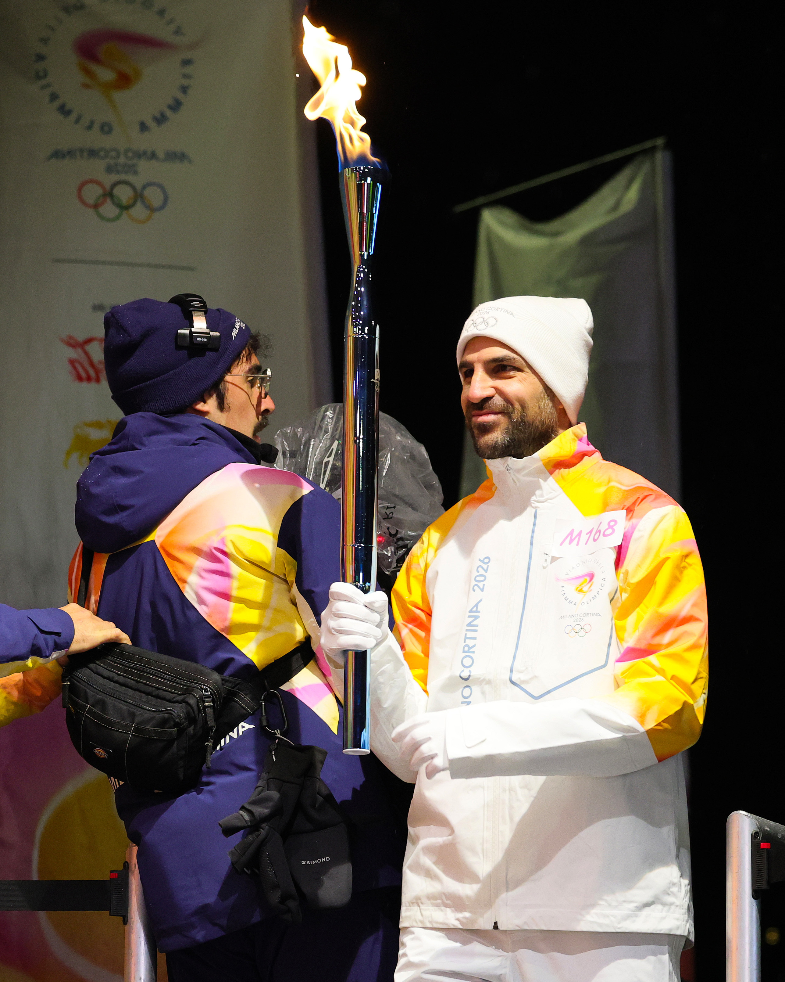 法布雷加斯成为冬奥会火炬手 米兰冬奥会圣火正在传递，科莫主帅法布雷加斯成为火炬手