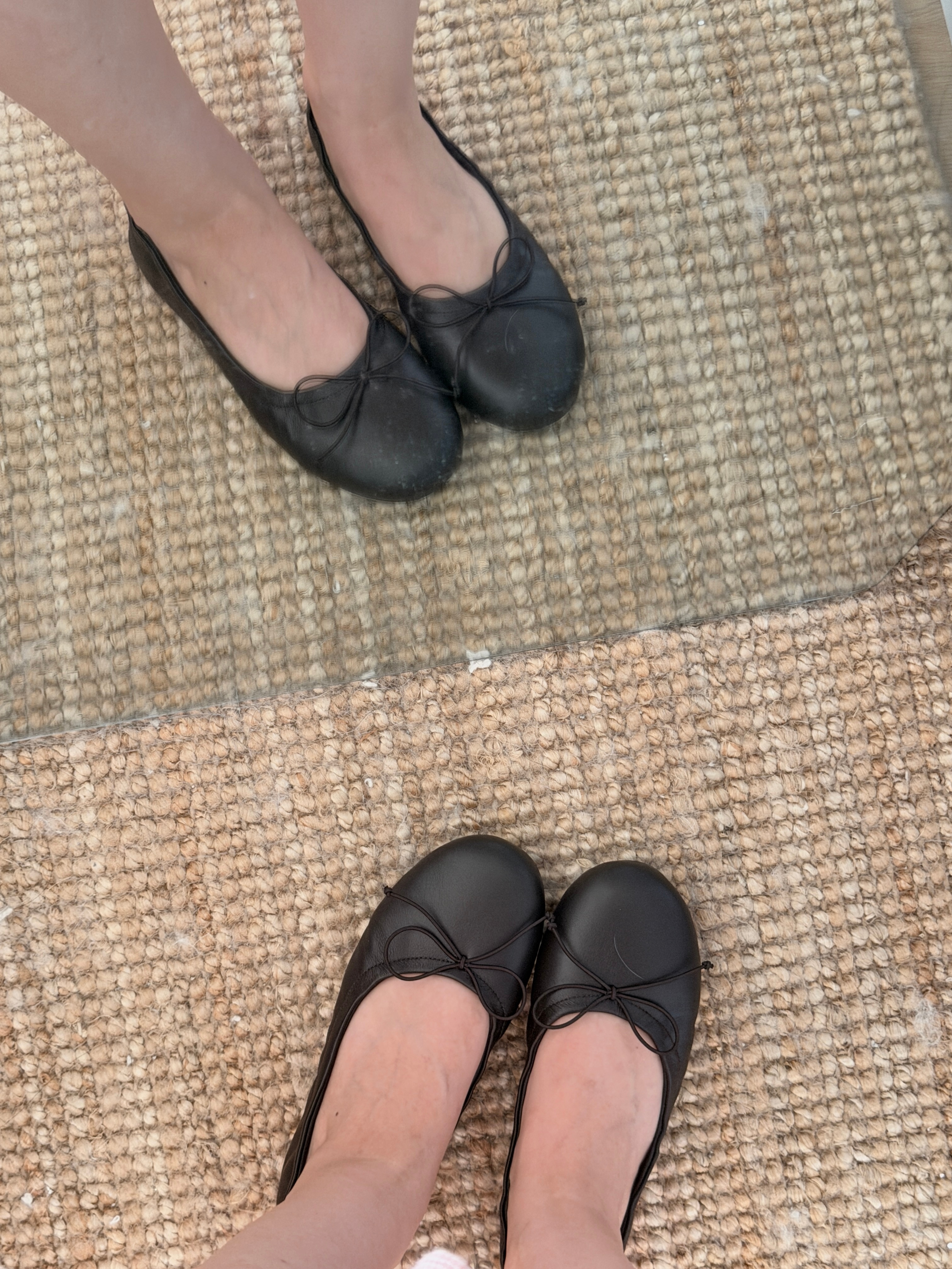 很软很软很舒服，可以直接团着装包里非常适合通勤或者出差包里带着，整整等了我一个月