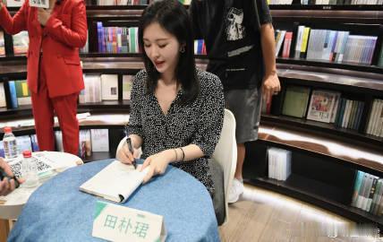 没人托举的田朴珺，带着野心野蛮生长，不理外界标签，把骂声当燃料，不靠光环靠自己，