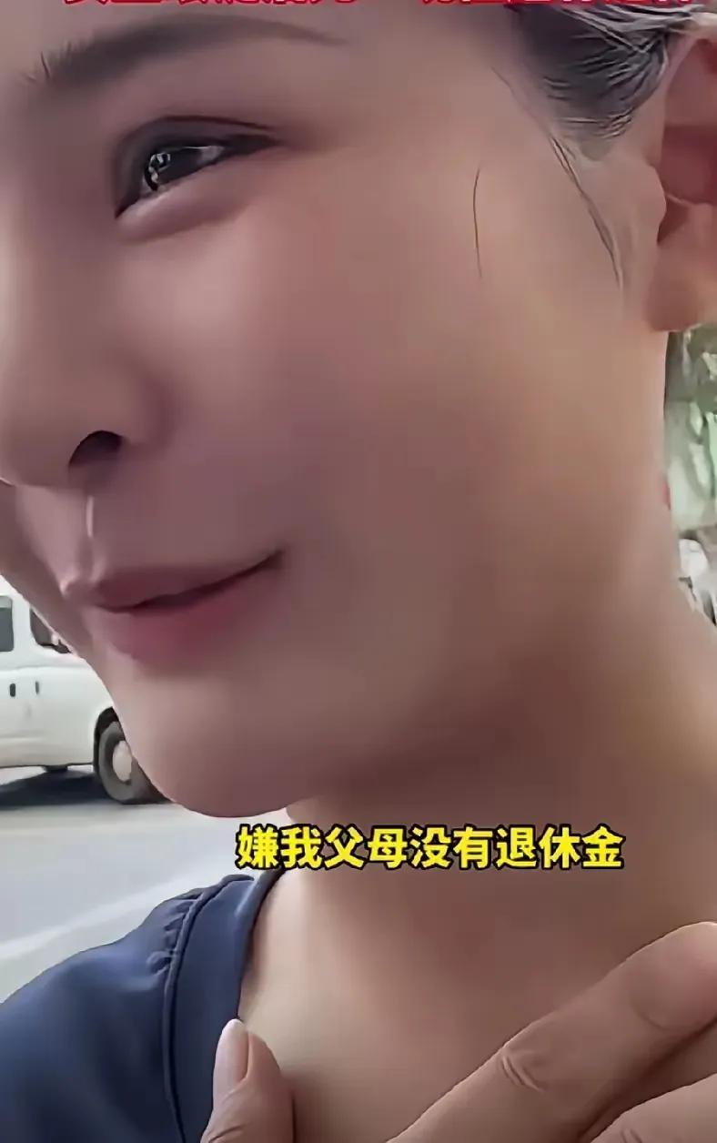 现在年轻人相亲现场是非常现实的！
前几天一个小姐姐详相亲被几个连环问题直接问到崩