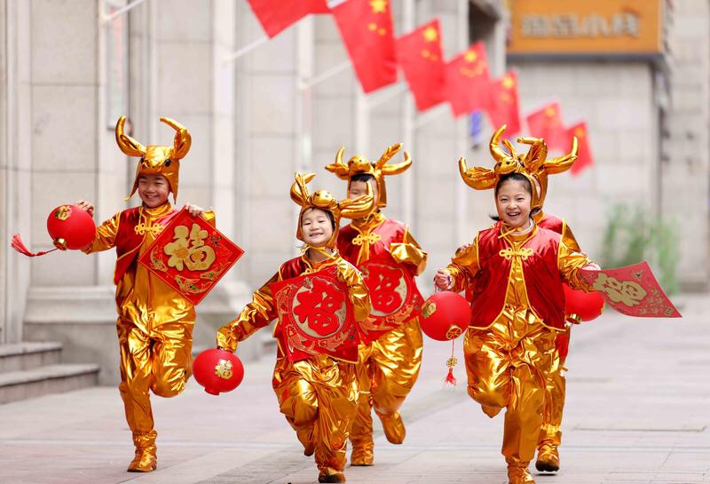 这互动太暖啦！在新春之际，大家互相送上祝福，字里行间都是真诚。金聊斋的雅评热情洋