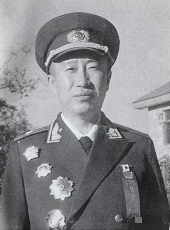 1983年，解方少将不幸患上了食道癌，一位部下的遗孀得知这件事时，坚持要来探望，