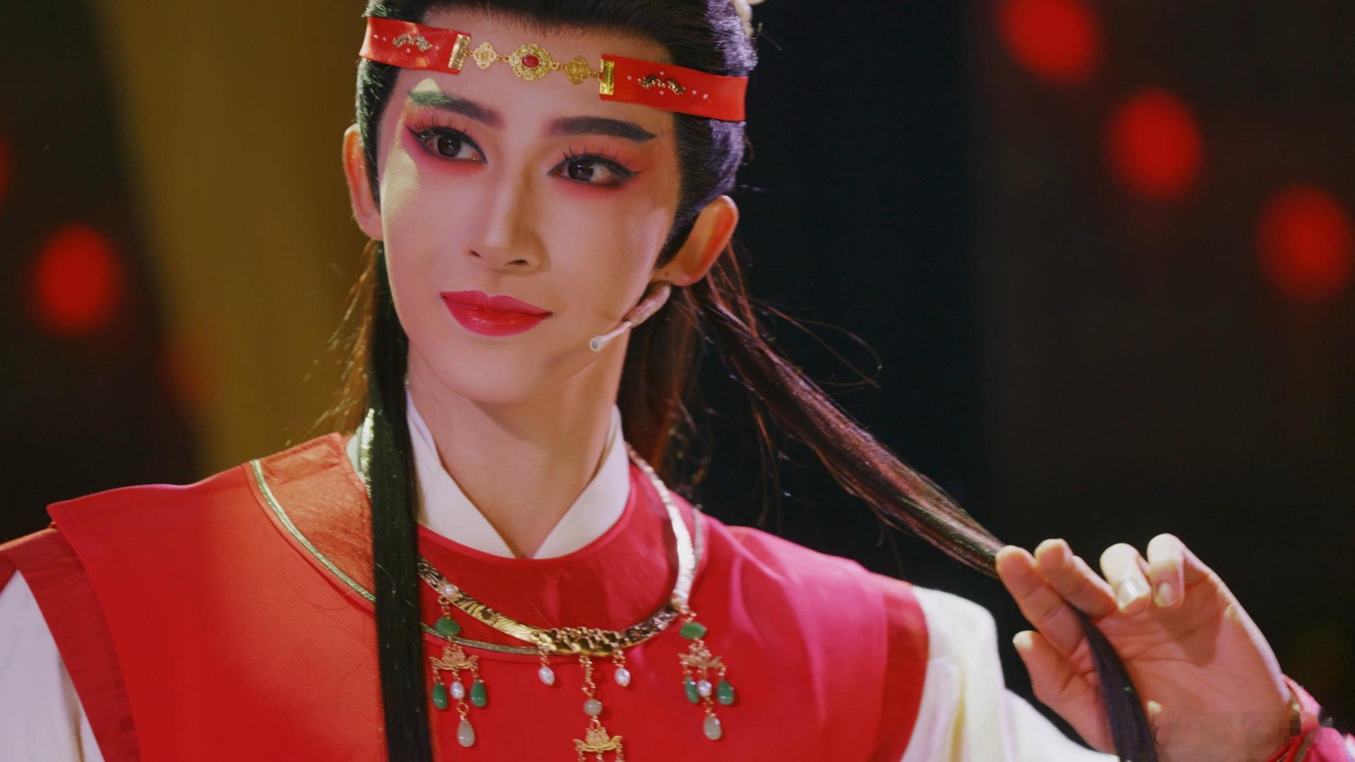 刘宇去越剧团是为了接住林妹妹别人听《天上掉下个林妹妹》纯听歌，刘宇直接沉浸式练身
