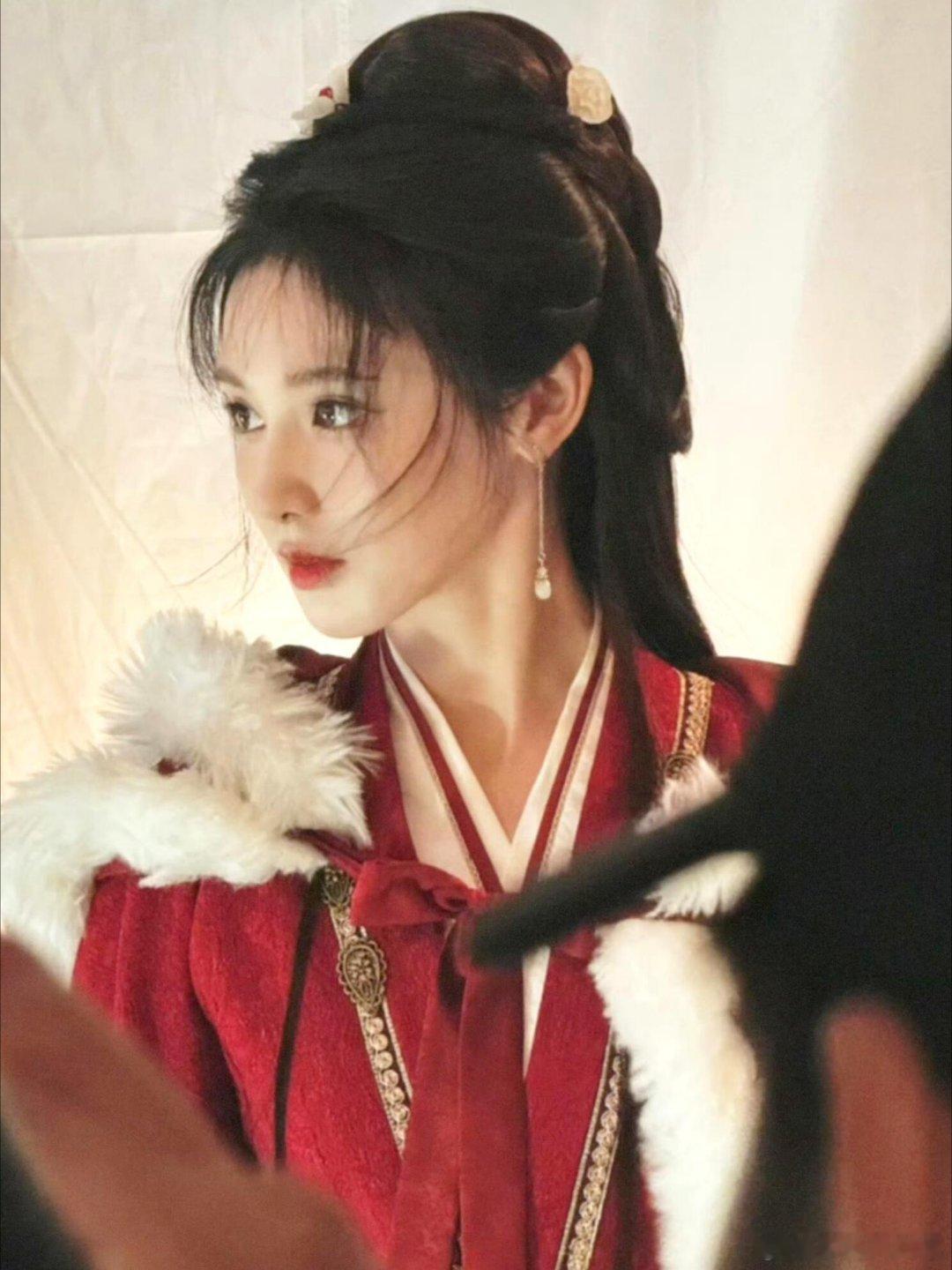 哈哈哈章时安带着他的专属表情包来了，彭小苒回复我的安来了，这波互动太可爱了